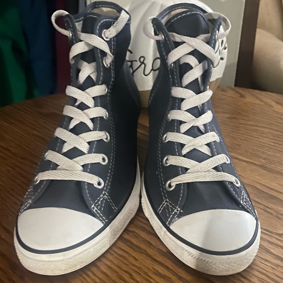 High top blue converse size 7 like new - Picture 4 of 4